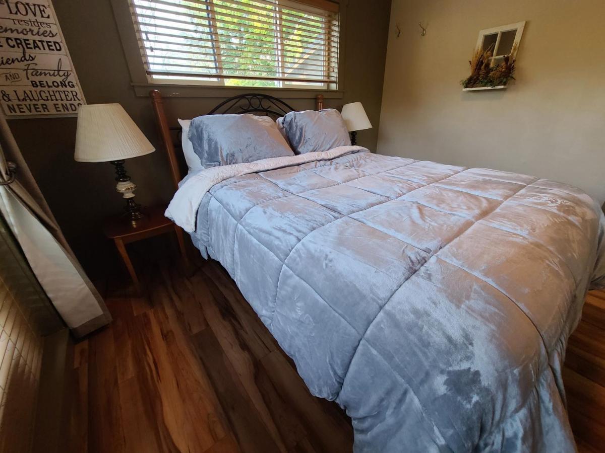 A Shack In The Woods Villa Port Renfrew Exterior foto